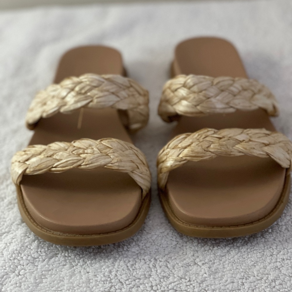 Women’s cream, straw bands sandals, Size 9.5